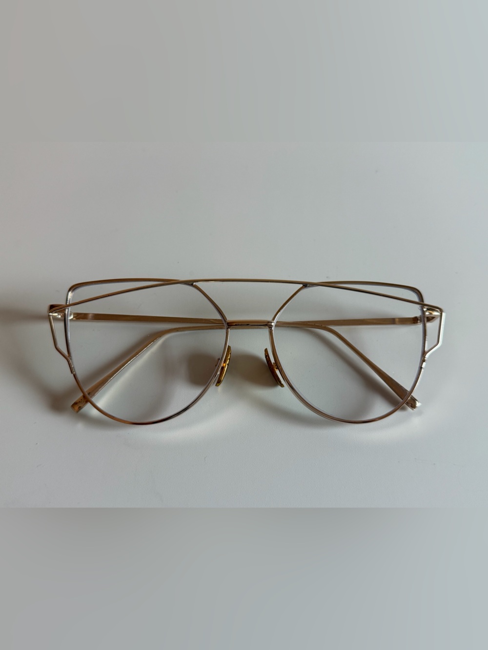 Gold Metal Retro Frame Women's Eyeglasses - Sleek Lightweight Design